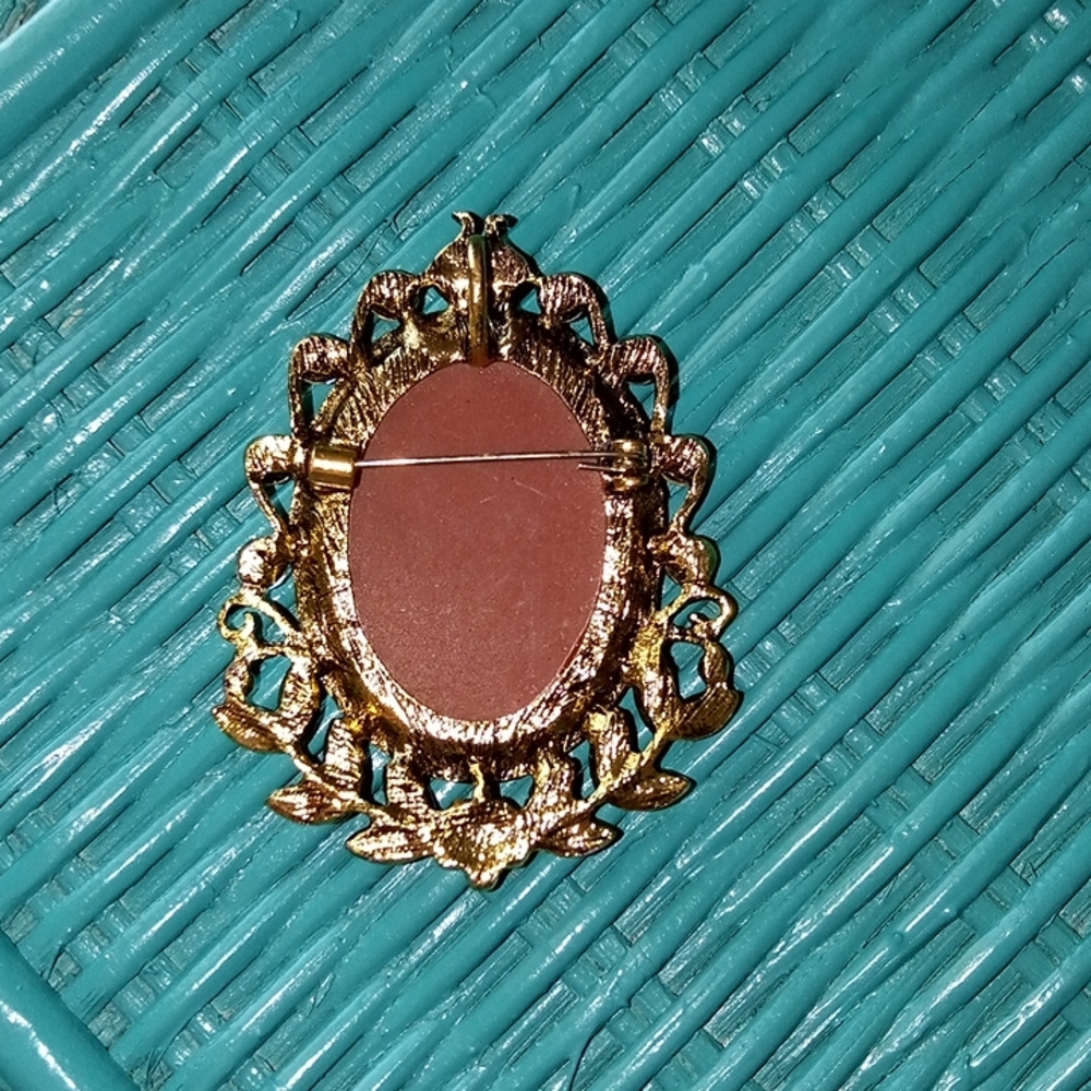 Cameo Rhinestone Brooch - Picture 4 of 4